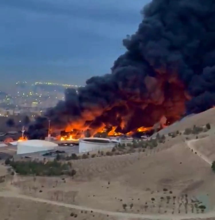 Téhéran : Incendie majeur au dépôt de Shahran après des tensions nocturnes