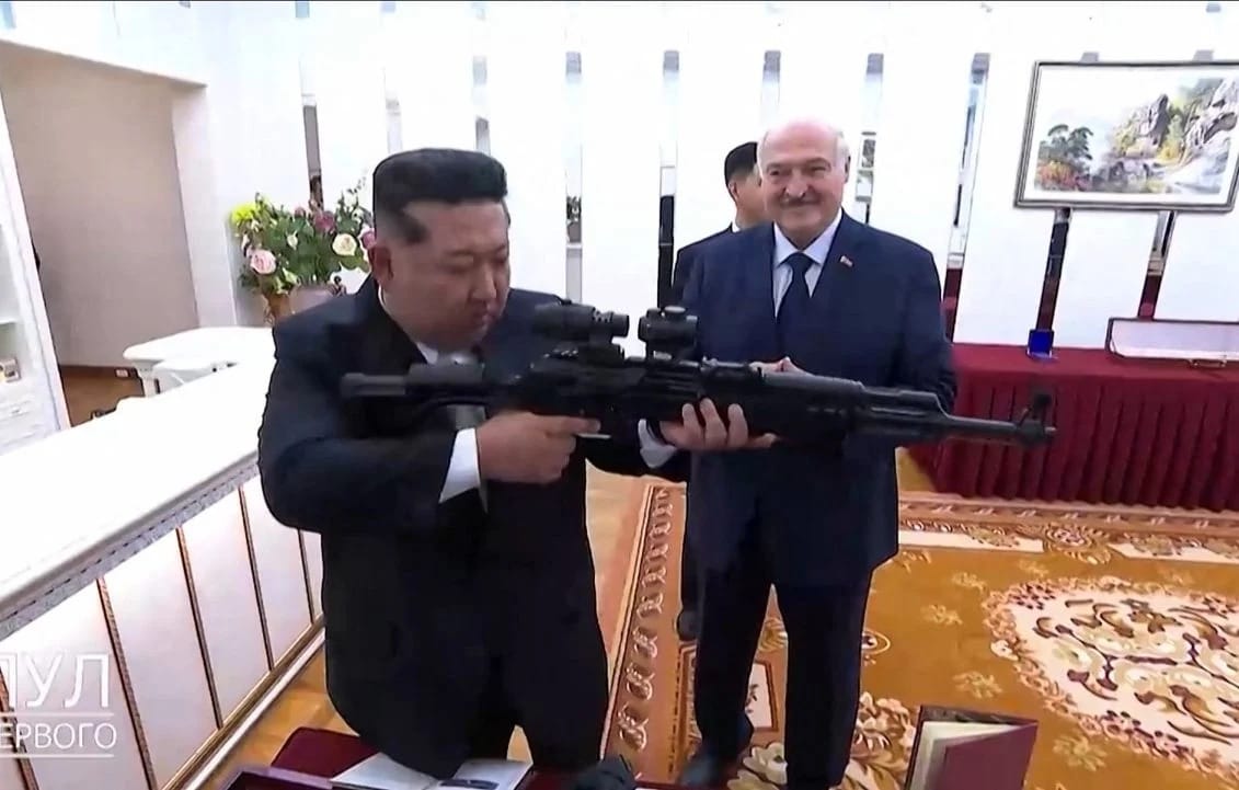 Loukachenko offre un fusil d’assaut à Kim Jong Un : Alliance Minsk-Pyongyang